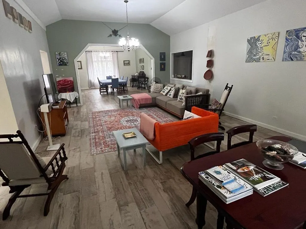 Vakantiehuis Rafeen Villa- Historic Villa With Pool Bridgetown